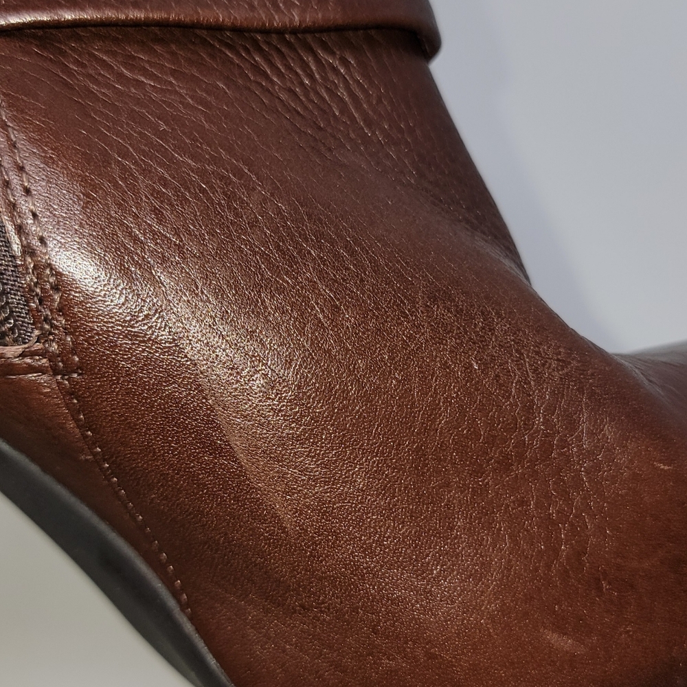 Women NWOT Gianni Bini leather boots - Picture 10 of 13